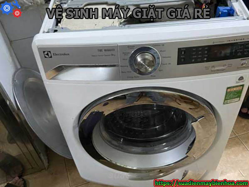 ve-sinh-may-giat-tron-goi-gia-re-phuong-long-binh